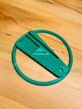 Lade das Bild in den Galerie-Viewer, PlayStation 5 Slim Standfuß Vertikalhalter