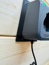 Lade das Bild in den Galerie-Viewer, Bosch Professional 12V Akku Ladegerät Wandhalter