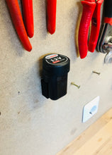 Lade das Bild in den Galerie-Viewer, 2x Bosch 12V Akkuhalter (stehend)