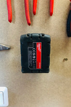 Lade das Bild in den Galerie-Viewer, 2x Milwaukee 18V Akkuhalter