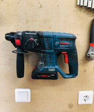 Lade das Bild in den Galerie-Viewer, Bosch Bohrhammer Wandhalter