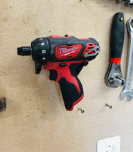 Lade das Bild in den Galerie-Viewer, Milwaukee 12V Akkuschrauber Wandhalter