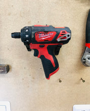 Lade das Bild in den Galerie-Viewer, Milwaukee 12V Akkuschrauber Wandhalter