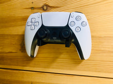 Lade das Bild in den Galerie-Viewer, PlayStation 5 Controller Wandhalter