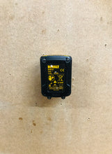 Lade das Bild in den Galerie-Viewer, 2x DeWalt 10,8V Akkuhalter