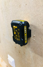 Lade das Bild in den Galerie-Viewer, 2x DeWalt 10,8V Akkuhalter