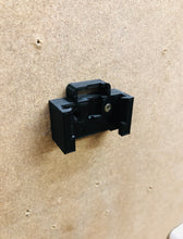 Lade das Bild in den Galerie-Viewer, 2x DeWalt 10,8V Akkuhalter