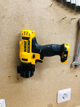 Lade das Bild in den Galerie-Viewer, DeWalt 10,8V Akkuschrauber Wandhalter