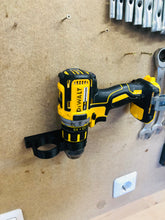 Lade das Bild in den Galerie-Viewer, DeWalt 18V Akkuschrauber Wandhalter (2-er)