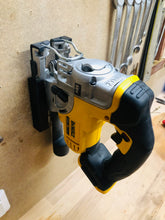 Lade das Bild in den Galerie-Viewer, DeWalt Stichsäge Wandhalter