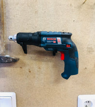 Lade das Bild in den Galerie-Viewer, Bosch 12V Trockenbauschrauber Wandhalter