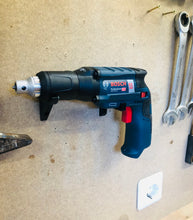 Lade das Bild in den Galerie-Viewer, Bosch 12V Trockenbauschrauber Wandhalter