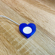 Lade das Bild in den Galerie-Viewer, Ladeform für Apple Watch Herzform