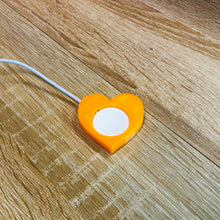 Lade das Bild in den Galerie-Viewer, Ladeform für Apple Watch Herzform