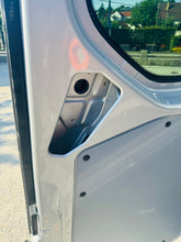 Lade das Bild in den Galerie-Viewer, Mercedes Benz Sprinter Hecktürenverkleidung Abdeckung Kofferraum Blende
