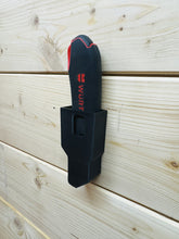 Lade das Bild in den Galerie-Viewer, Teppichmesser Cuttermesser Würt Wandhalter Halter Halterung Werkstatt Werkbank
