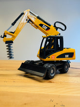 Lade das Bild in den Galerie-Viewer, Bruder Bagger Erdbohrer Bohrer Hydraulisch Bohrgerät Anbaugerät
