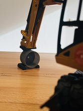 Lade das Bild in den Galerie-Viewer, Bruder Bagger CAT Siebmaster Siebtrommel Rotationssieblöffel Anbaugerät
