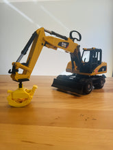 Lade das Bild in den Galerie-Viewer, Bruder Holzgreifer Holzgreifzange Holzzange Greifzange LKW Bagger Anbaugerät
