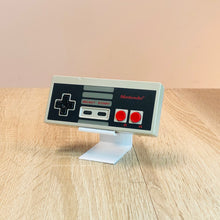 Lade das Bild in den Galerie-Viewer, Nintendo Entertainment System NES Controllerhalter
