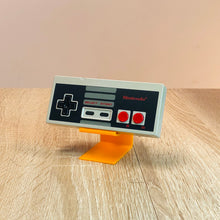 Lade das Bild in den Galerie-Viewer, Nintendo Entertainment System NES Controllerhalter
