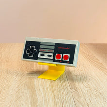 Lade das Bild in den Galerie-Viewer, Nintendo Entertainment System NES Controllerhalter
