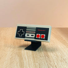 Lade das Bild in den Galerie-Viewer, Nintendo Entertainment System NES Controllerhalter
