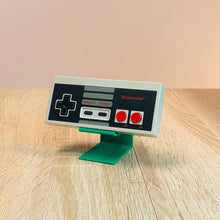 Lade das Bild in den Galerie-Viewer, Nintendo Entertainment System NES Controllerhalter
